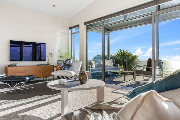 Photo of property in 42 Waitea Road, Muriwai, Waimauku, 0881