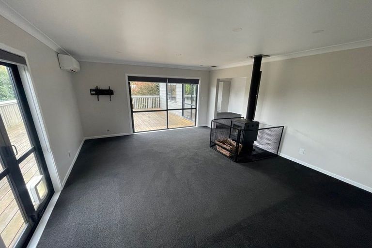 Photo of property in 2/28 Coroglen Avenue, Birkenhead, Auckland, 0626