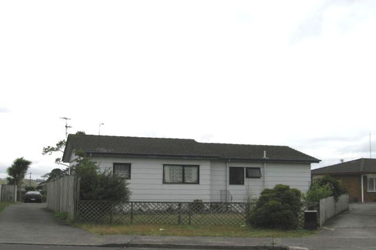 Photo of property in 1/7 Barbados Drive, Unsworth Heights, Auckland, 0632