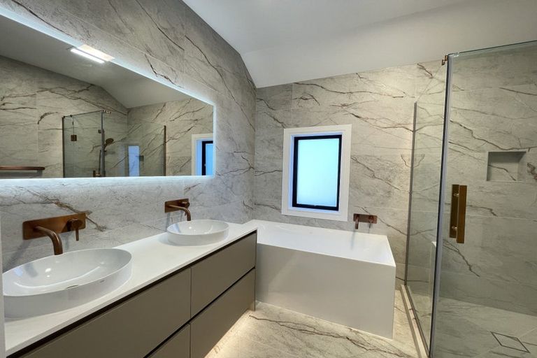 Photo of property in 20c Beach Road, Castor Bay, Auckland, 0620