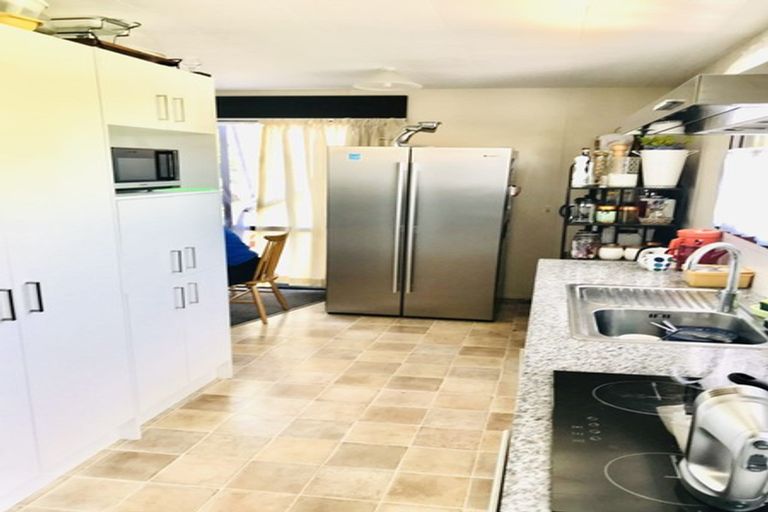 Photo of property in 2/16 Barneys Farm Road, Clendon Park, Auckland, 2103