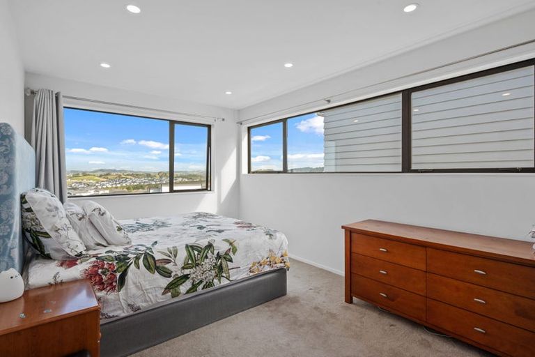 Photo of property in 54 Ascension Crescent, Orewa, 0931