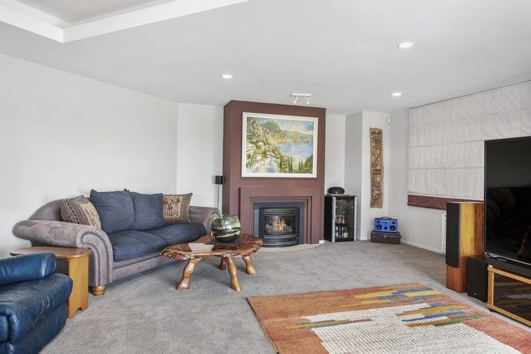 Photo of property in 2/164 Aberdeen Road, Campbells Bay, Auckland, 0620