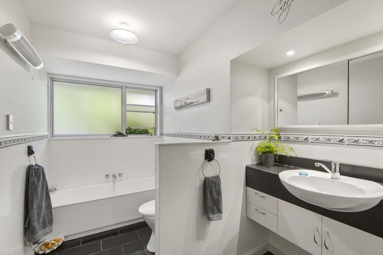 Photo of property in 227 Mount Pleasant Road, Mount Pleasant, Christchurch, 8081