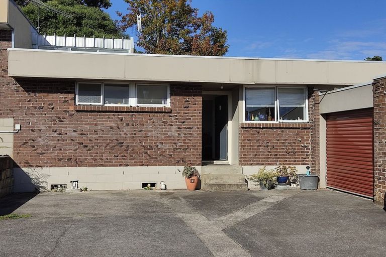 Photo of property in 1/14 Cezanne Place, New Lynn, Auckland, 0600