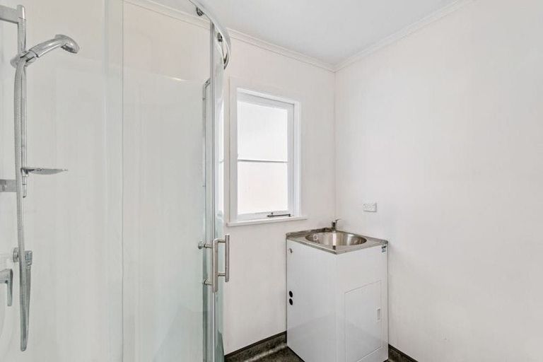 Photo of property in 53a Sylvan Crescent, Te Atatu South, Auckland, 0610