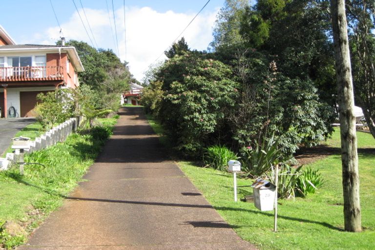 Photo of property in 30 Rauhuia Crescent, Parau, Auckland, 0604