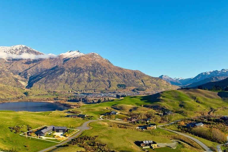 Photo of property in 92 Threepwood Road, Lake Hayes, Queenstown, 9371