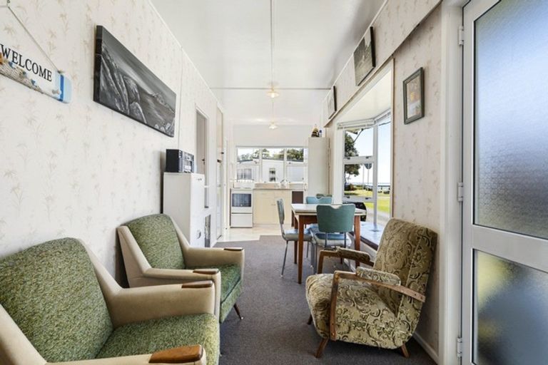 Photo of property in 51 Fifth Avenue, Urenui, 4377