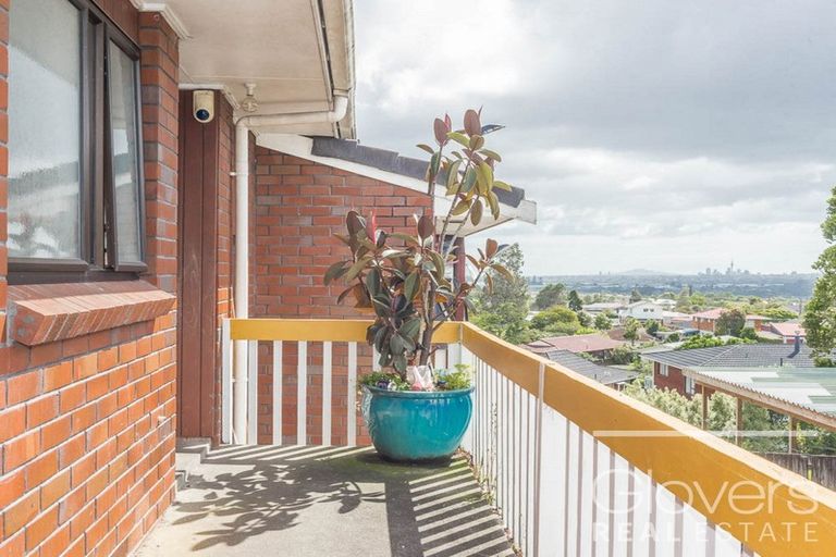 Photo of property in 1/4219 Great North Road, Glendene, Auckland, 0602