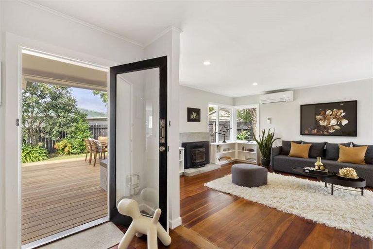 Photo of property in 1/41 College Road, Northcote, Auckland, 0627