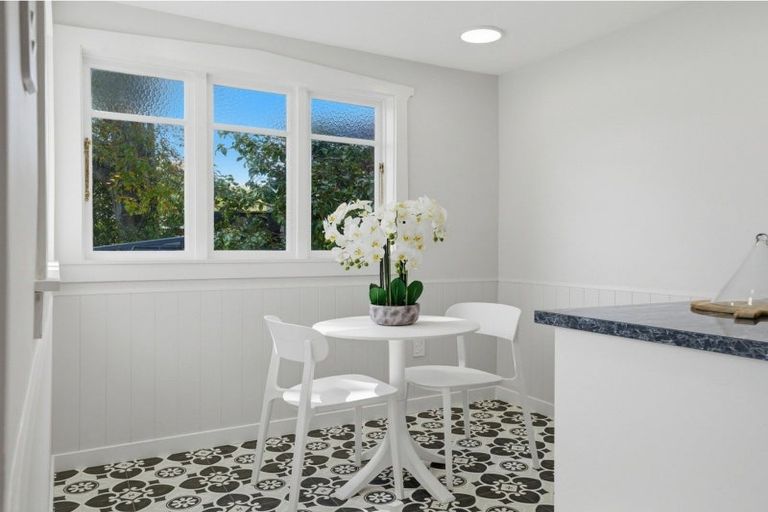 Photo of property in 12 Cashmere Road, Cashmere, Christchurch, 8022