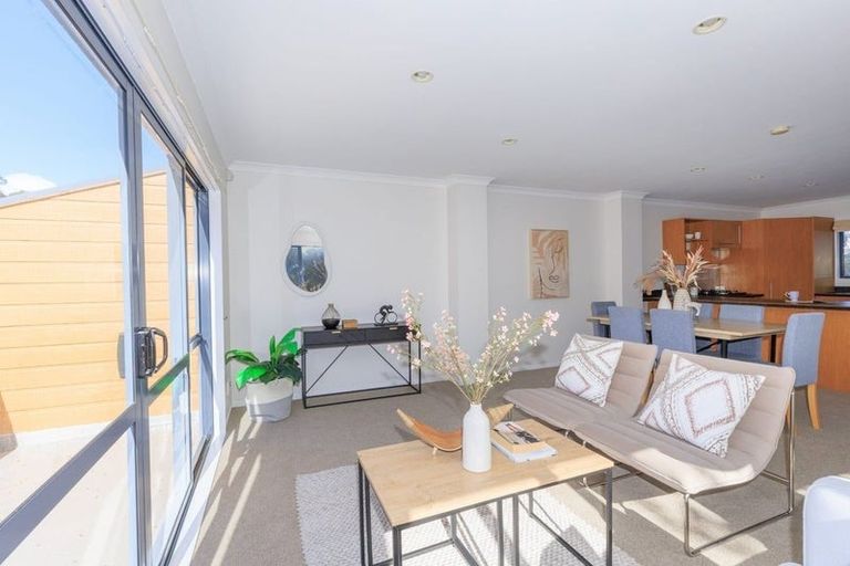 Photo of property in 2a Stella Grove, Newlands, Wellington, 6037