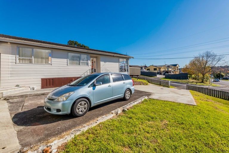 Photo of property in 2 Doone Place, Massey, Auckland, 0614
