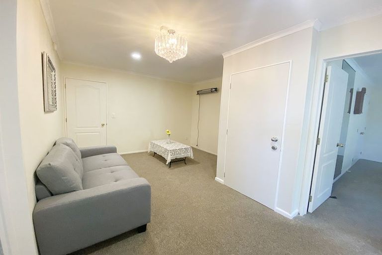 Photo of property in 12 Pistachio Place, Goodwood Heights, Auckland, 2105