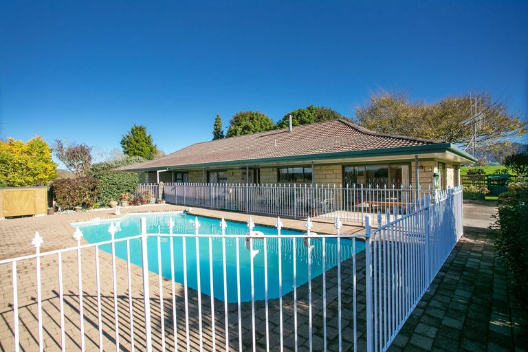 Photo of property in 11 Waiari Road, Pirongia, Te Awamutu, 3876