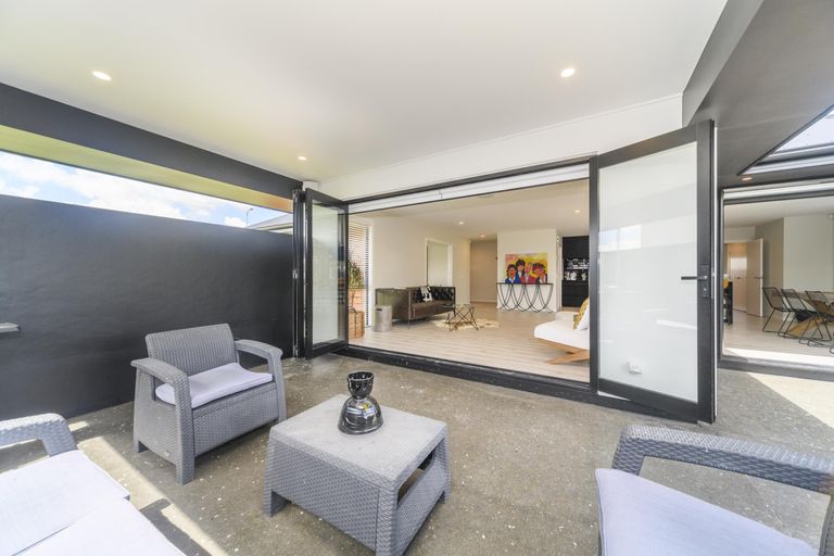 Photo of property in 19 Ashton Place, Highbury, Palmerston North, 4412