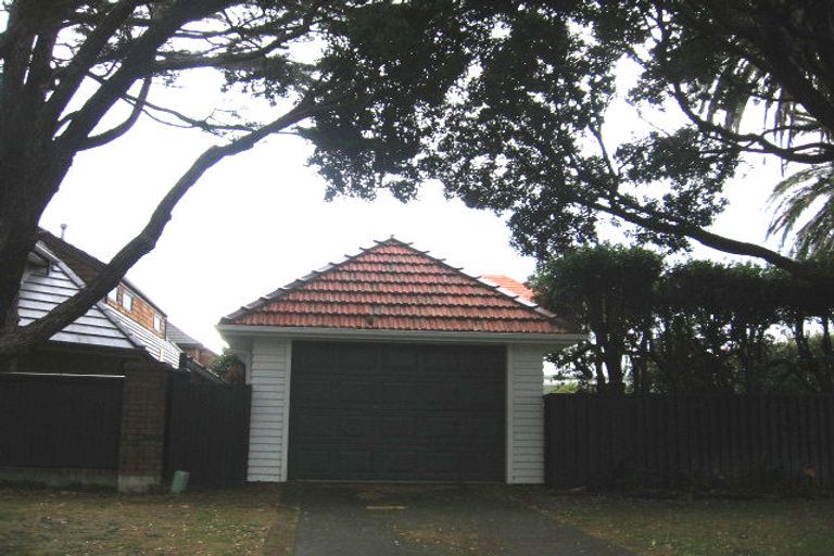 Photo of property in 2/7 Massey Avenue, Woburn, Lower Hutt, 5010