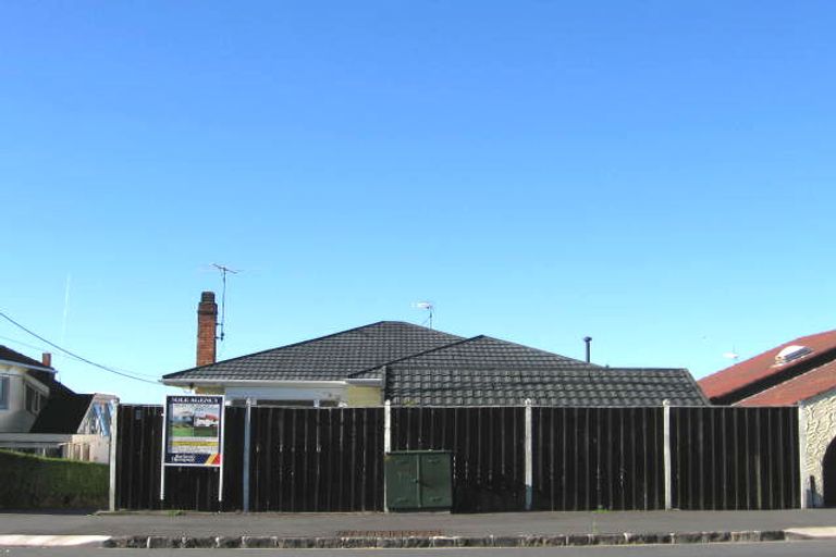 Photo of property in 2/67 Kitchener Road, Milford, Auckland, 0620