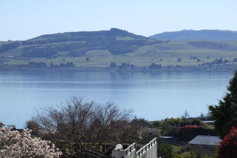 Photo of property in 2/72 Harvey Street, Waipahihi, Taupo, 3330