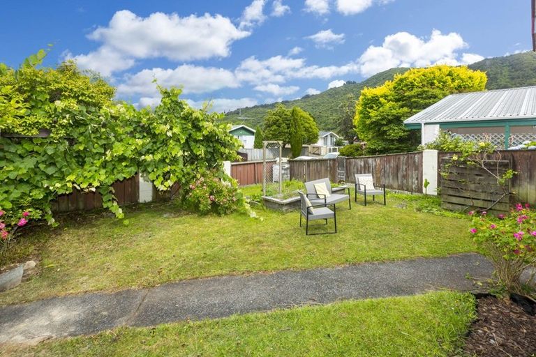 Photo of property in 9 Montana Road, Totara Park, Upper Hutt, 5018