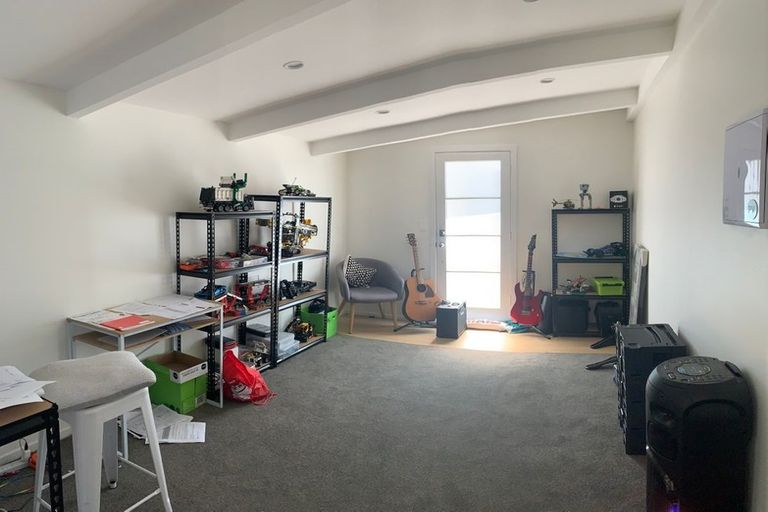 Photo of property in 2/42 Mirrabooka Avenue, Botany Downs, Auckland, 2010