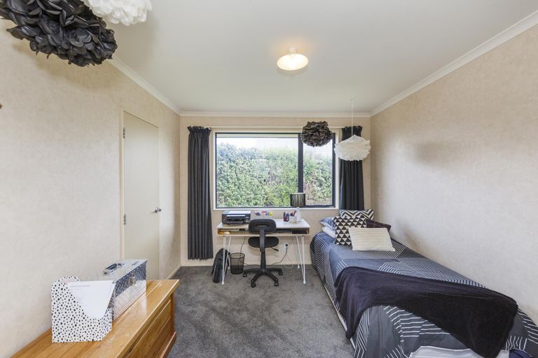 Photo of property in 25 Boston Parade, Kelvin Grove, Palmerston North, 4414