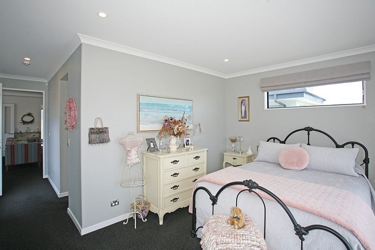 Photo of property in 18 Pistacia Place, Hornby, Christchurch, 8025