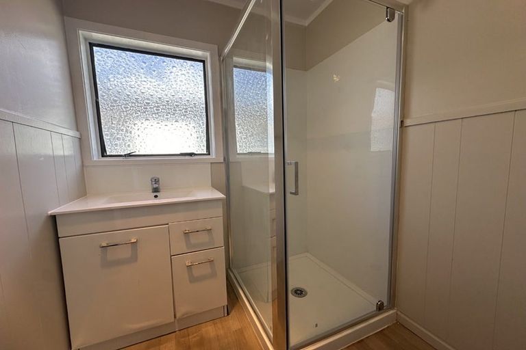 Photo of property in 1 Etherton Drive, Weymouth, Auckland, 2103