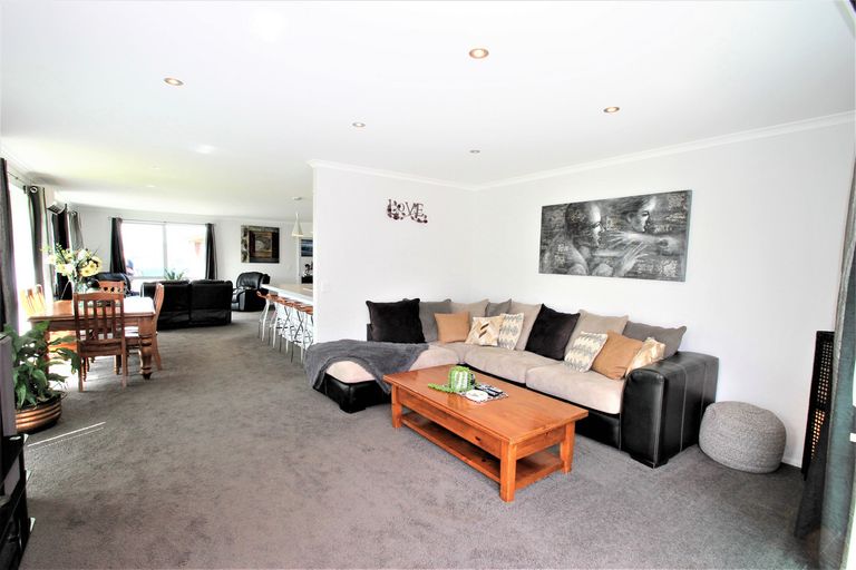 Photo of property in 43 Tara Hills Drive, North Taieri, Mosgiel, 9092