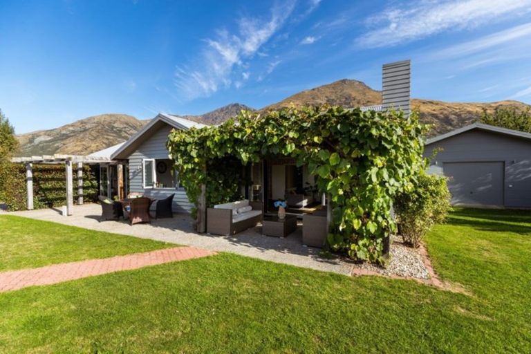 Photo of property in 4 Mcivor Lane, Lake Hayes, Queenstown, 9304