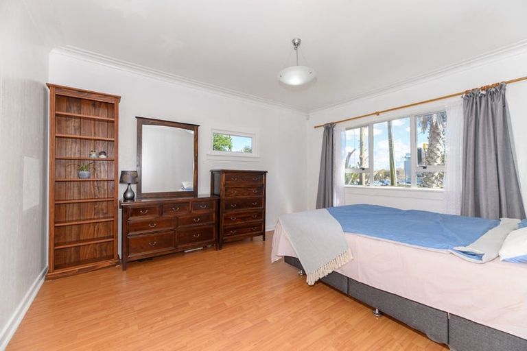 Photo of property in 1/18 Northcote Road, Takapuna, Auckland, 0622