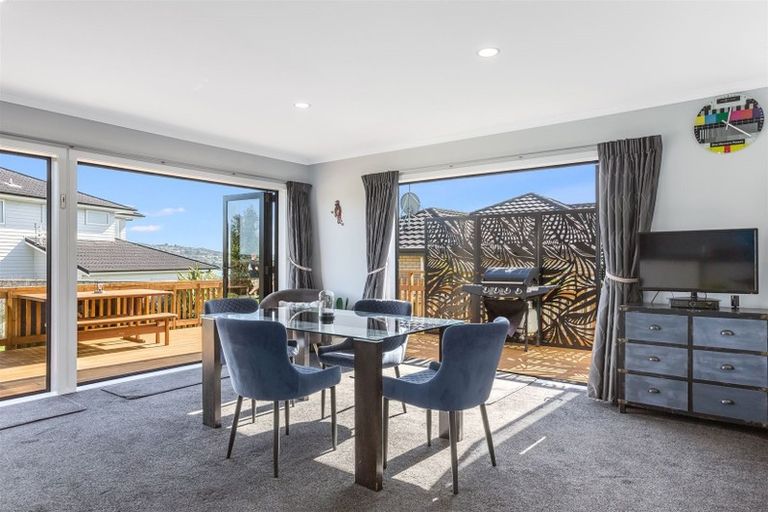 Photo of property in 4 The Fjord, Aotea, Porirua, 5024