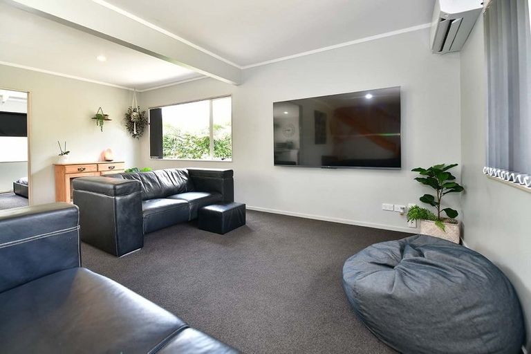 Photo of property in 53 Springs Road, Parakai, 0830