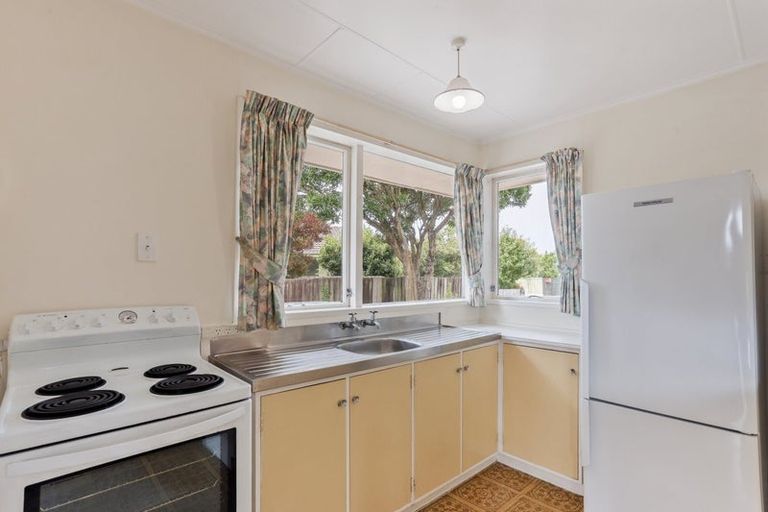 Photo of property in 3 La Perouse Place, Northcote, Christchurch, 8052