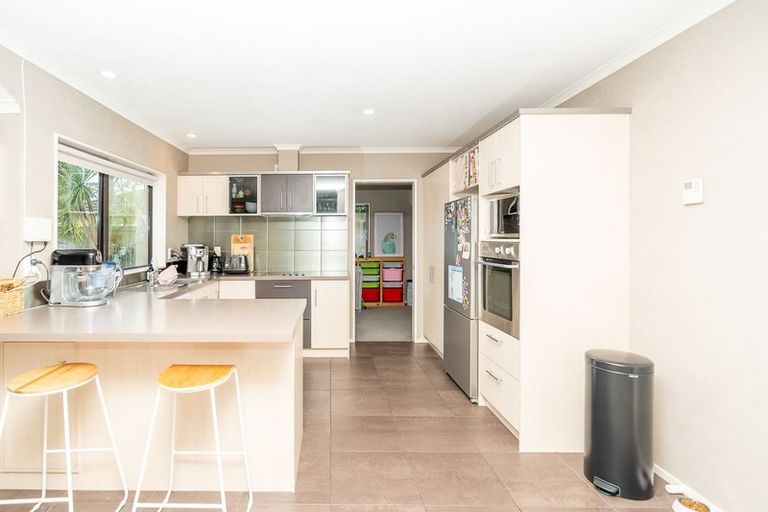 Photo of property in 16 Ravenscourt Place, Huntington, Hamilton, 3210