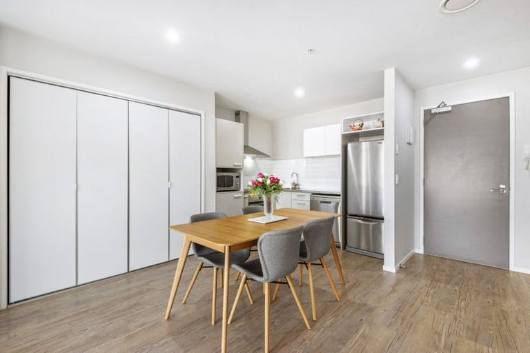 Photo of property in Norfolk Apartments, 305/19 Bute Road, Browns Bay, Auckland, 0630