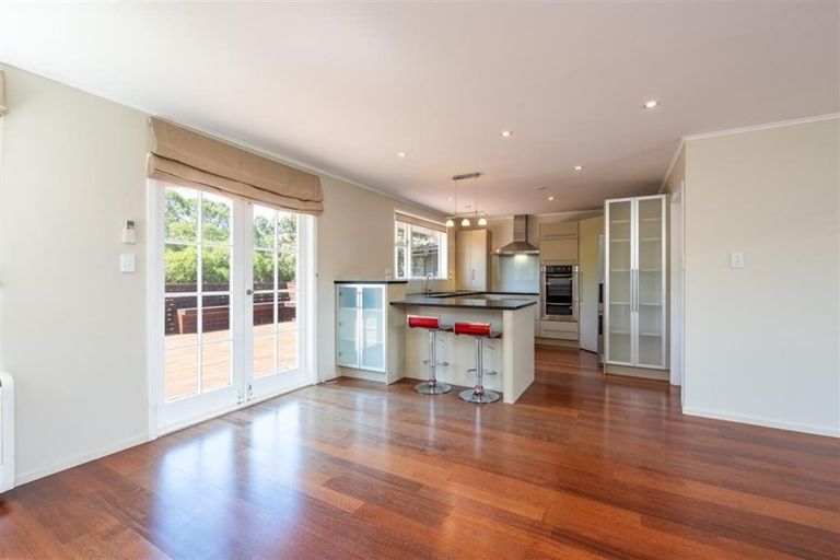 Photo of property in 15 Westview Grove, Miramar, Wellington, 6022