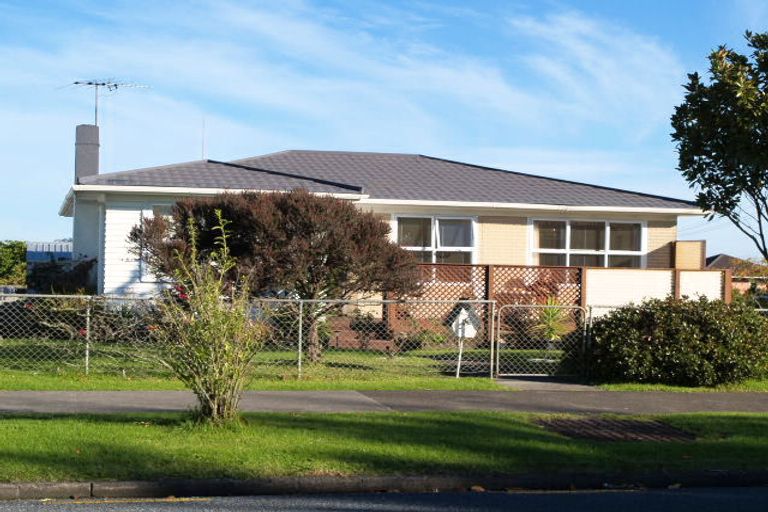 Photo of property in 47 Paparoa Road, Cockle Bay, Auckland, 2014