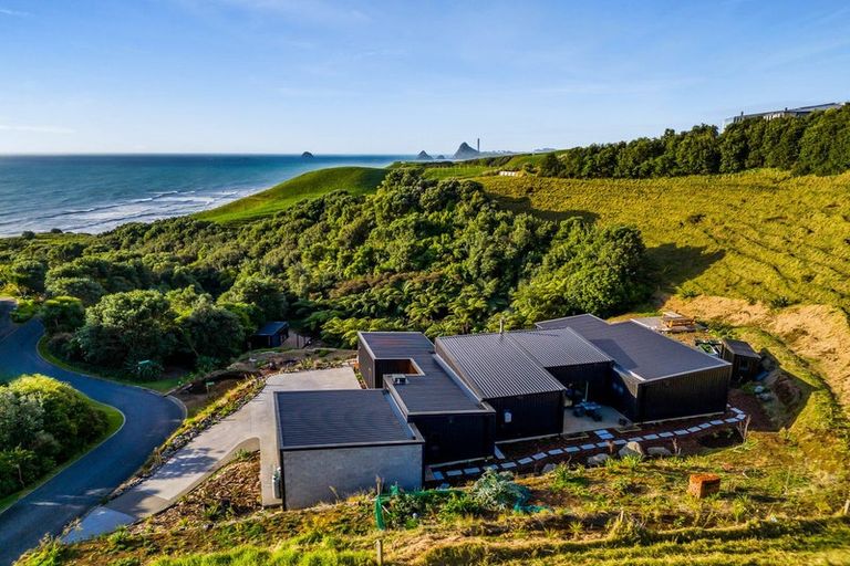 Photo of property in Tapuae, 21 Washer Road, Omata, New Plymouth, 4374