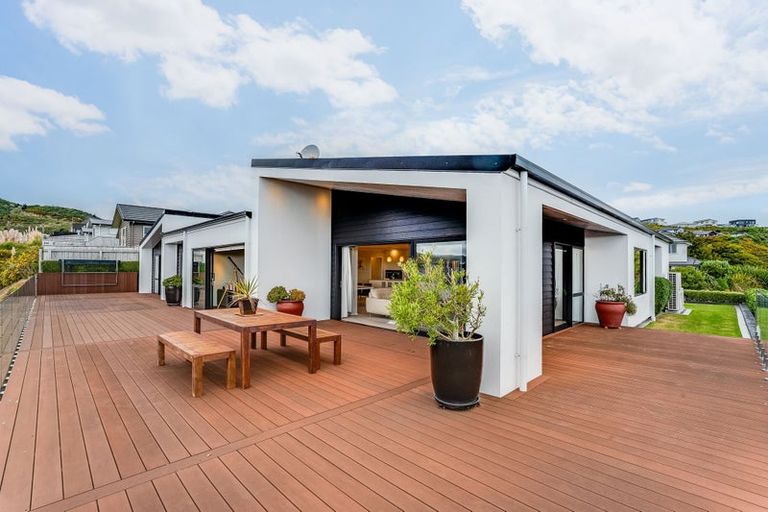 Photo of property in 14 Wangapeka Way, Aotea, Porirua, 5024