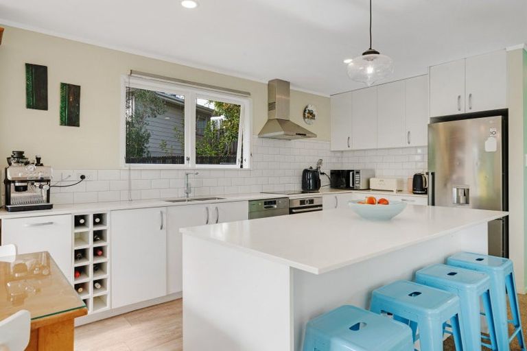 Photo of property in 92 Awaruku Road, Torbay, Auckland, 0630