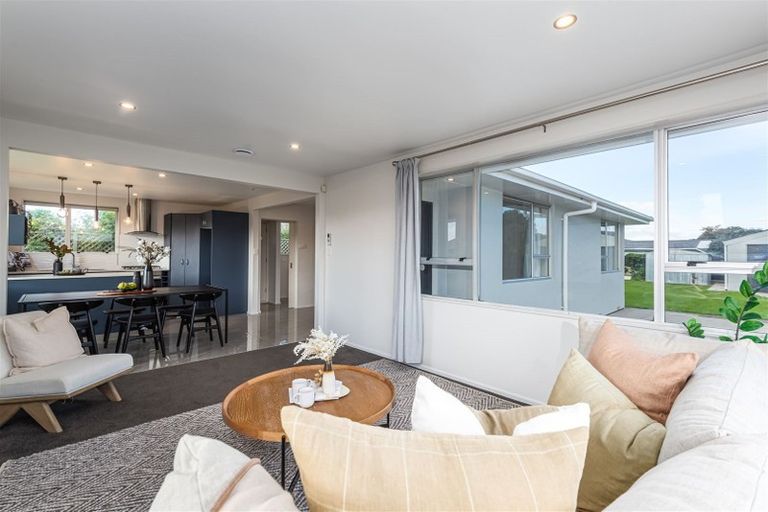 Photo of property in 15 Royal Park Drive, Parklands, Christchurch, 8083