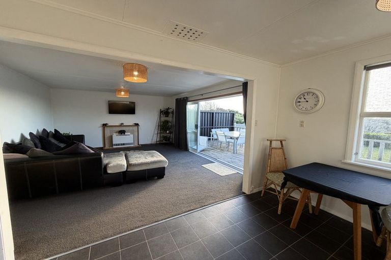 Photo of property in 44 Discovery Place, Marfell, New Plymouth, 4310