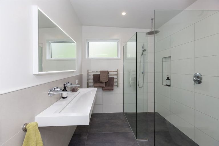 Photo of property in 20 Pingau Street, Paekakariki, 5034