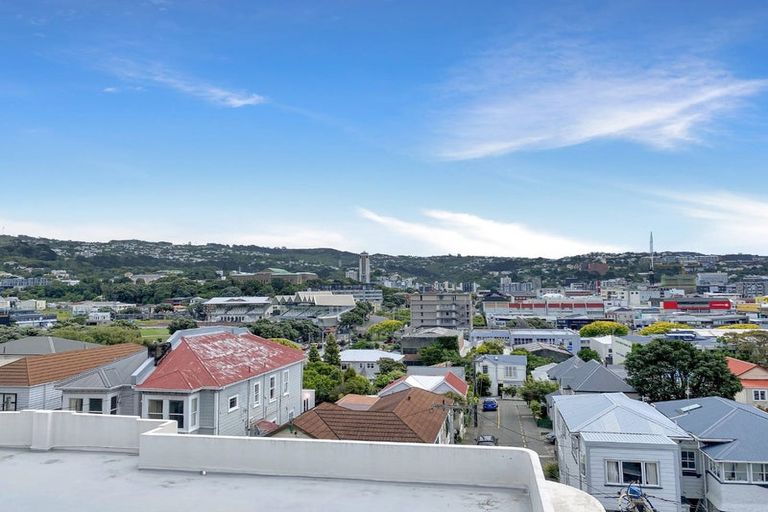 Photo of property in Ionian Flats, 123-125 Brougham Street, Mount Victoria, Wellington, 6011