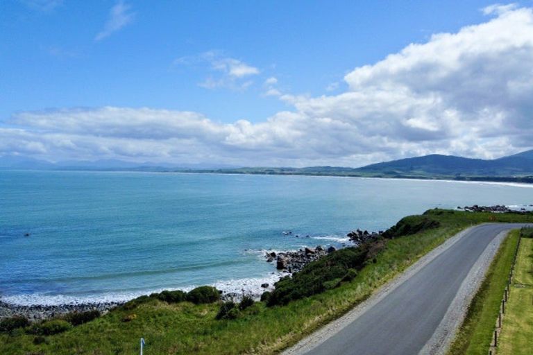 Photo of property in 27 Tamatea Street, Pahia, Riverton, 9881