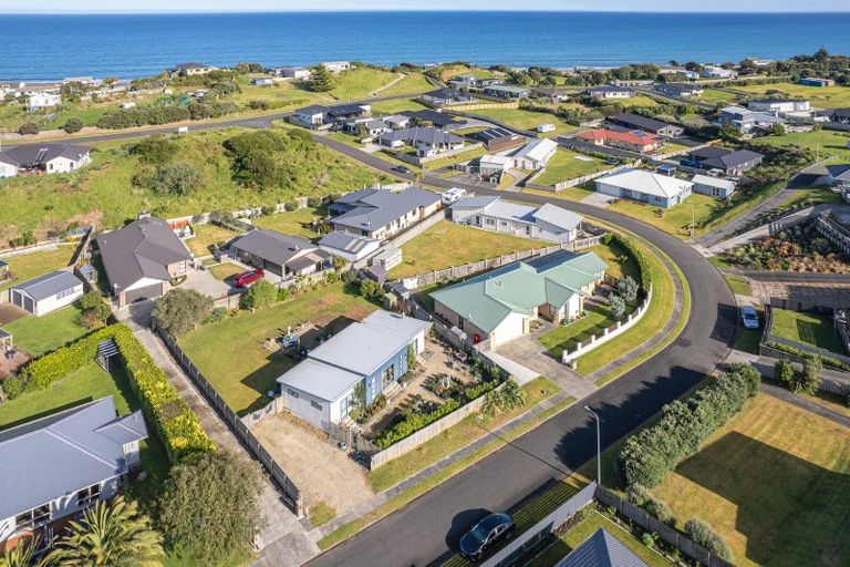 Photo of property in 14 Golf Vue Place, Castlecliff, Whanganui, 4501