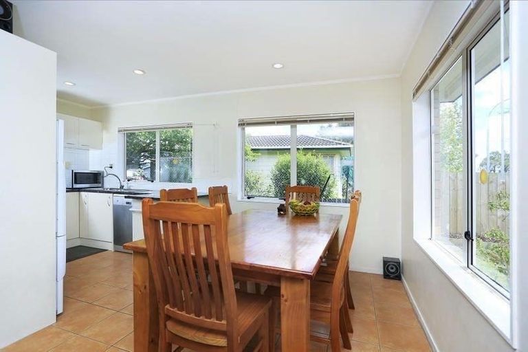 Photo of property in 2 Kelman Road, Kelston, Auckland, 0602