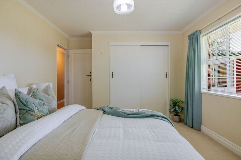 Photo of property in 17 Earl Place, Hokowhitu, Palmerston North, 4410